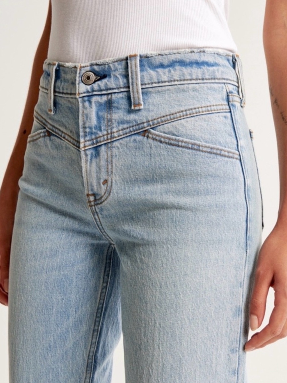 Abercrombie & Fitch Curve Love Mid Rise 90s Straight Jeans